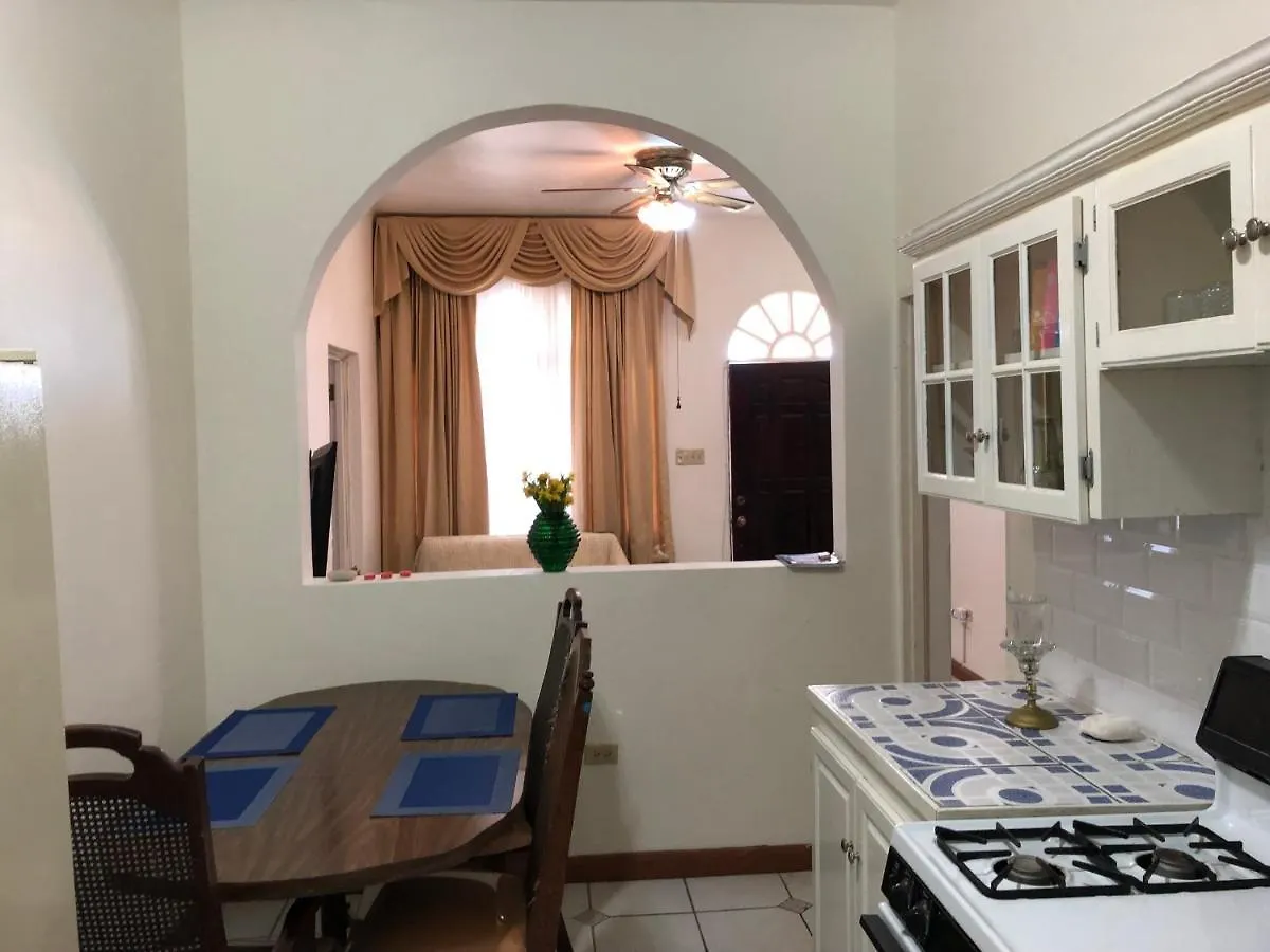 Goldenview Guesthouse Ocho Rios