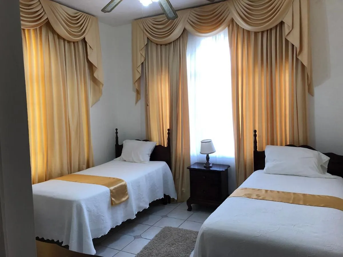 Goldenview Guesthouse Ocho Rios Vendégház