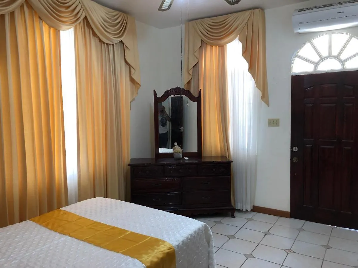 Goldenview Guesthouse Ocho Rios
